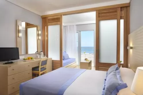 Louis Ledra Beach Hotel – Απλο Οικογενιακο Δωματιο Με Πλαινη Θεα Στη Θαλασσα